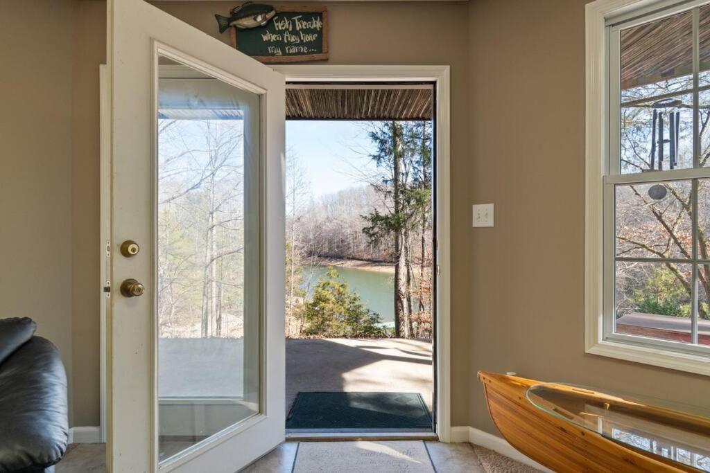 Lakeside Haven Dock/Slip Fire Pit Game Room Kayaks Winchester Exterior photo